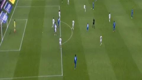 传奇再现！亨德森进球瞬间，神似若塔“手柄舞”庆祝姿势